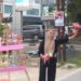 Enggan Buang Kesempatan, Penjual Bunga Jajakan Jualan di Sepanjang Jalan Bypass Jelang Valentine