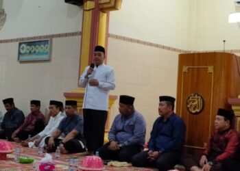 Ketua DPRD Kendari Subhan bersama Warga RW 04 Kelurahan Kadia Peringati Isra Mi’raj 1444 H di Masjid Al-Miraj