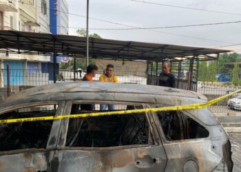Terdengar Bunyi Ledakan Lalu 1 Unit Mobil Honda Mobilio di Kelurahan Bende Terbakar