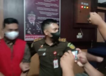 Terjerat Kasus Suap, Sekda Kendari dan 1 Tenaga Ahli Ditetapkan Jadi Tersangka Oleh Kejati Sultra