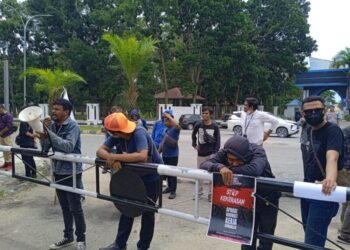 Aksi Damai Puluhan Jurnalis di Kendari Kecam Polres Baubau soal kriminalisasi 2 Jurnalis Tribunnews Sultra