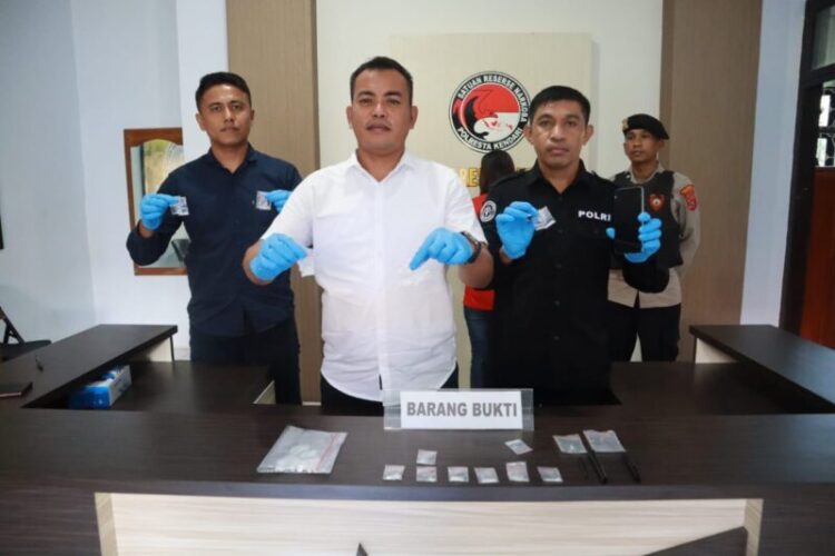 Edarkan Sabu, Seorang Wanita Berhasil Diringkus Satres Narkoba Polresta Kendari