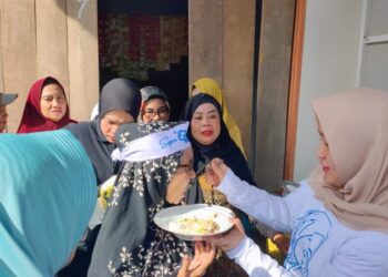 Viral ! Momen Giona Nur Alam Diajak Warga Sarapan Bubur 