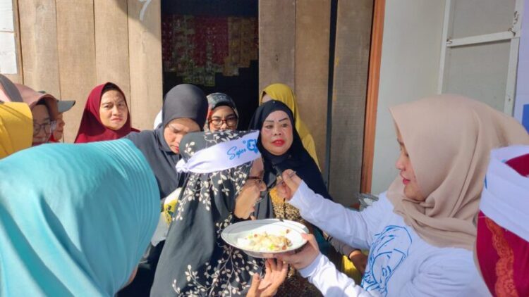 Viral ! Momen Giona Nur Alam Diajak Warga Sarapan Bubur 