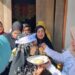 Viral ! Momen Giona Nur Alam Diajak Warga Sarapan Bubur 