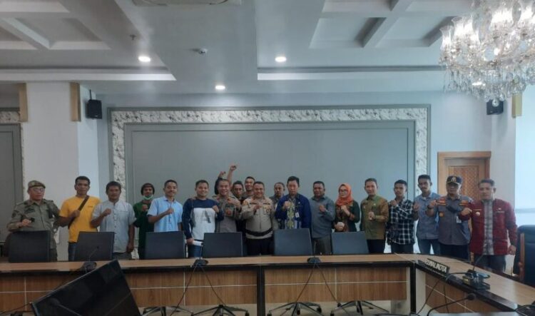 Respon Cepat Tuntutan Warga Anggoeya Terkait Permintaan Pengaspalan dan Penerangan Jalan, Pj Wali Kota Kendari: Akan Dianggarkan di APBD Perubahan