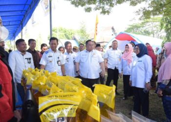 Antusias Warga Ramaikan Pasar Murah Kolaborasi Kadin Sultra bersama Pemkot Kendari di Baruga