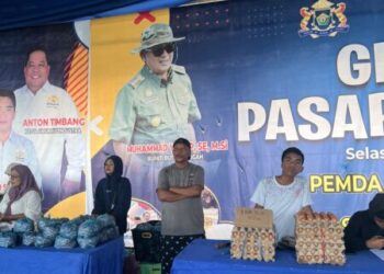 Tekan Inflasi Jelang Idul Fitri, Kadin Sultra Bersama Pemkab Buteng Adakan Pasar Murah