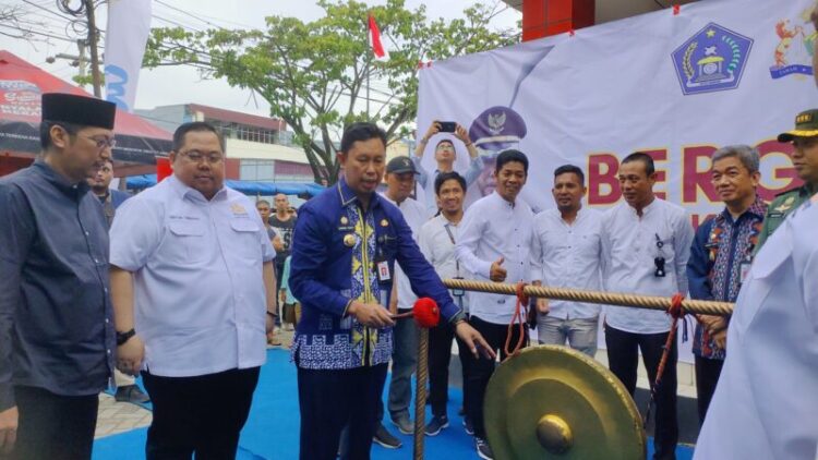 Tekan Angka Inflasi Jelang Lebaran, Pasar Murah Kolaborasi Kadin Sultra dan Pemkot Kendari Resmi Dibuka