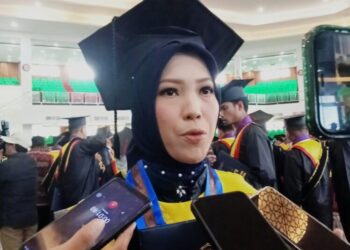 Raih IPK 3.88, Elfiana Seti Jadi Wisudawan Terbaik Gelombang Pertama UHO Kendari