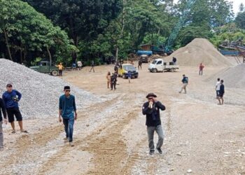 Puluhan Masyarakat Geruduk Kantor Camat dan Lokasi Penambangan Batu Kapur di Desa Tamborasi, Ini Penyebab