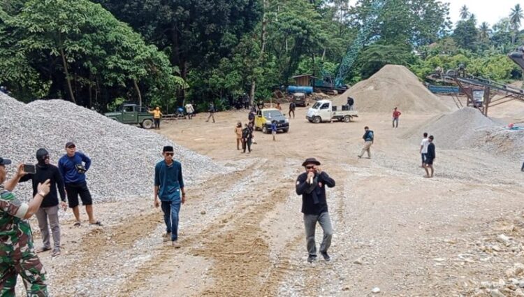Puluhan Masyarakat Geruduk Kantor Camat dan Lokasi Penambangan Batu Kapur di Desa Tamborasi, Ini Penyebab