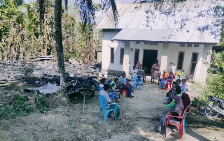 Korban Kebakaran di Desa Lahontohe Dapat Bantuan dari Pemdes