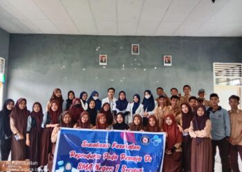 Wujudkan Generasi Muda Berkarakter, Mahasiswa PSPPA Farmasi UHO Angkatan IX Gelar Sosialisasi Pentingnya Menjaga Kesehatan Reproduksi di SMAN 1 Soropia