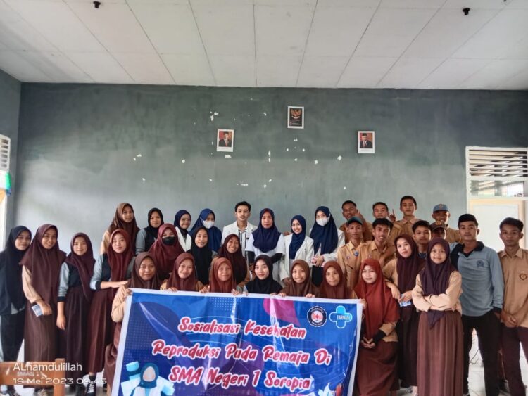 Wujudkan Generasi Muda Berkarakter, Mahasiswa PSPPA Farmasi UHO Angkatan IX Gelar Sosialisasi Pentingnya Menjaga Kesehatan Reproduksi di SMAN 1 Soropia