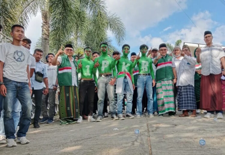 Hebat! Silat Muna Hiasi Rombongan DPW PKB Sultra Saat Daftarkan Calegnya di KPU!