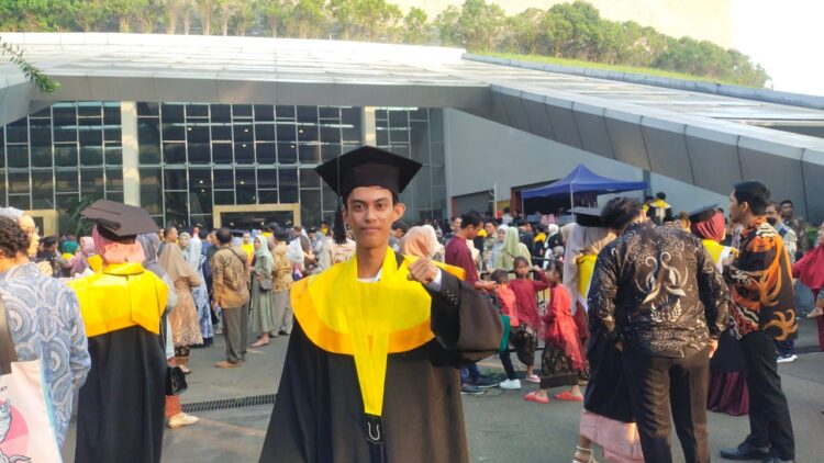 Teliti Politik Arung, Anak Petani Asal Bone Raih Sarjana Ilmu Politik Tiga Tahun Setengah