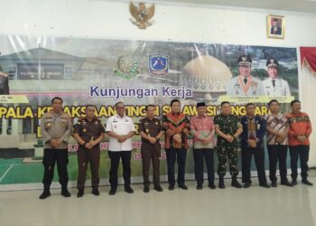 Kunker ke Kejari Muna, Ini yang Disampaikan Kajati Sultra Dr Patris Yusrian Jaya