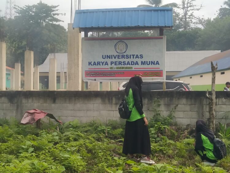 Gerakan Jumat Bersih di Kampus Universitas Karya Persada Muna