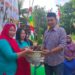 Diberi Buah Salak dan Ubi Kayu Dari Warga Saat Hadiri Deklarasi Relawan Lalodati, Sahabuddin Teteskan Air Mata