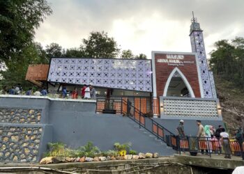 Mesjid Unik Diatas Bukit Kampung Salo, Adopsi Konsep Mozaik Industri