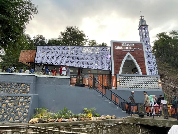 Mesjid Unik Diatas Bukit Kampung Salo, Adopsi Konsep Mozaik Industri