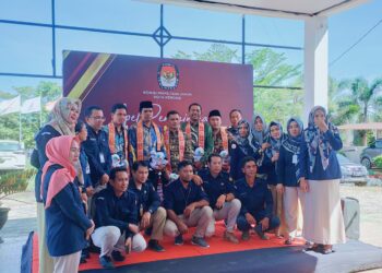 Disambut Apel Penerimaan, Ketua dan Anggota Komisioner KPU Kota Kendari Periode 2023-2028 Resmi Bekerja