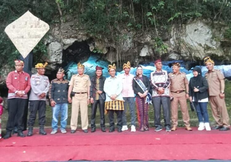 Festival Kaghati Kalope (Layang-layang) Peringatan Hari Jadi Desa Liangkabori ke-26 Resmi dibuka Staff Ahli Gubernur Sultra