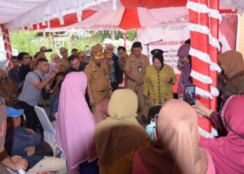 Tak Hanya Beri Bantuan Rumah, Mensos Tri Rismaharini Edukasi Tata Cara Kelola Sampah Warga TPA Puuwatu Kendari