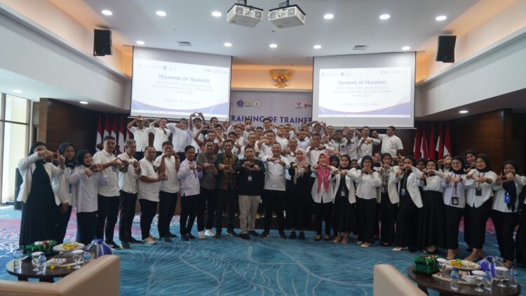 Kolaborasi Kadin Sultra dan BI Dorong Penerapan Transaksi Non Tunai Dengan Melatih 120 Pegawai Perumda Pasar Kendari
