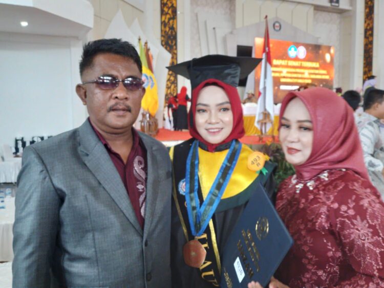 Jadi Wisudawan Terbaik UHO dengan IPK 4.0, Nening Febriyani Rivai Tak Menyangka: Ini Semua Berkat Motivasi Orang Tua