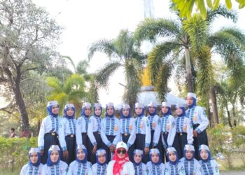 SMPN 1 Loghia Ikuti Gerak Jalan Indah Meriahkan HUT RI Ke-78