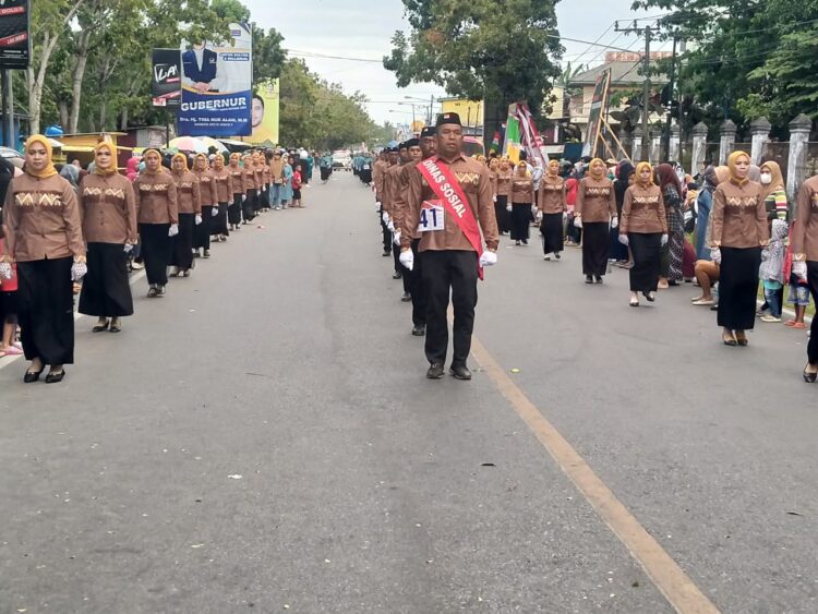 Dinas Sosial Meriahkan Gerak Jalan Indah Kategori OPD dan Majelis Ta’lim