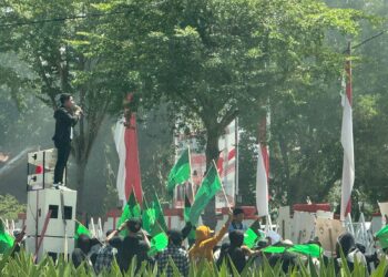 HMI Cabang Kolaka Gelar Aksi di DPRD, Tuntut Transparansi Anggaran Comdev PT. Antam Tbk UBPN Kolaka