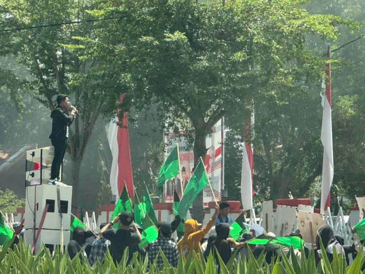 HMI Cabang Kolaka Gelar Aksi di DPRD, Tuntut Transparansi Anggaran Comdev PT. Antam Tbk UBPN Kolaka