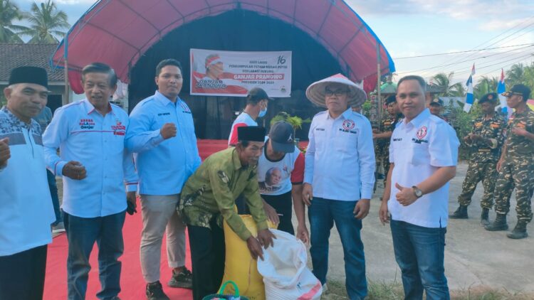 Demi Ganjar Pranowo, Petani Suka Rela Sumbang Beras untuk Perjuangan
