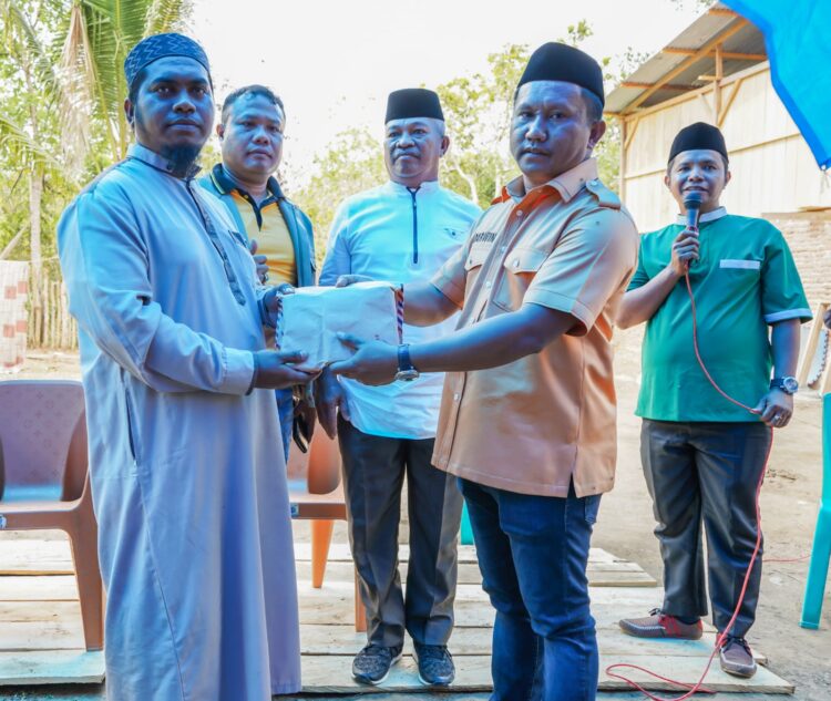 Kepedulian La Ode Darwin Berikan Bantuan Pembangunan Mushola dan Asrama Putri di Ponpes Darul Mukhlisin Ansani Senilai Rp 85 Juta