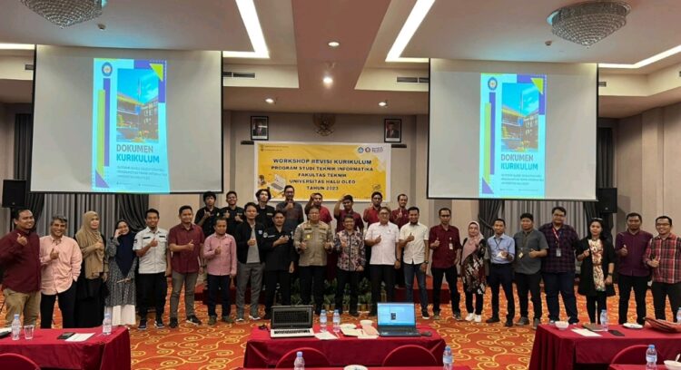 Tingkatkan Kualitas Lulusan, Jurusan Teknik Informatika FT UHO Gelar Workshop Revisi Kurikulum berbasis Outcome Based Education (OBE)