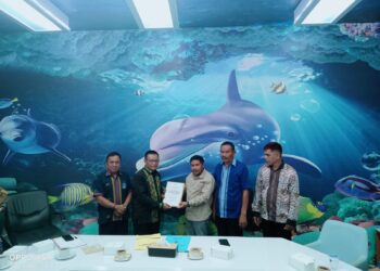 Ketua DPRD Muna Serahkan Hasil Evaluasi Raperda Tentang Pertanggungjawaban Pelaksanaan APBD Kabupaten Muna TA 2022 ke Pemprov Sultra