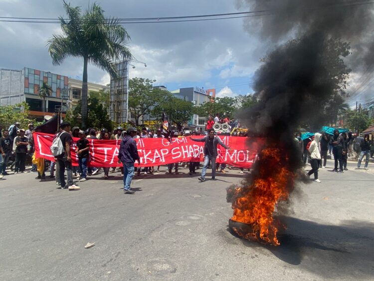 Unras di Kejati Sultra, Ratusan Massa Minta Memeriksa Syahbandar Molawe Atas Keterlibatan dalam Kasus Dugaan Korupsi WIUP PT Antam Tbk Konut