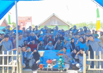 Bersama Masyarakat Desa Tanjung Bunga, Tim PPK Ormawa UKM Penalaran UHO Kembangkan Pakan Ikan dan Kerupuk dari Cangkang Kepiting Rajungan