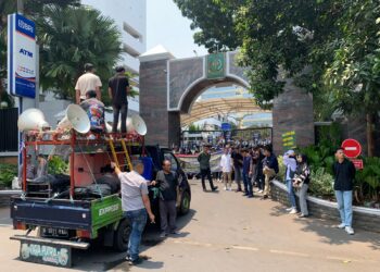 Ratusan Massa Demo di Kejagung RI Mendesak Untuk Instruksikan Kejati Sultra Agar Periksa 3 Eks Kepala Syahbandar Molawe