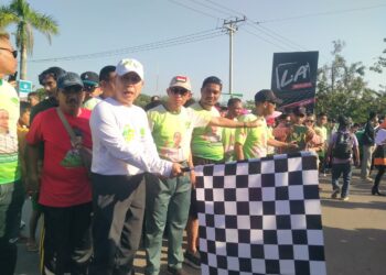 Peringati Hari Tani, Ketua HKTI-Sultra Buka kegiatan Jalan Sehat di Kabupaten Muna