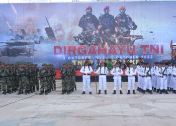 Parade Pasukan Hingga Atraksi Penyelamatan Sandera Ramaikan HUT TNI ke-78 Di Kendari