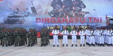 Parade Pasukan Hingga Atraksi Penyelamatan Sandera Ramaikan HUT TNI ke-78 Di Kendari