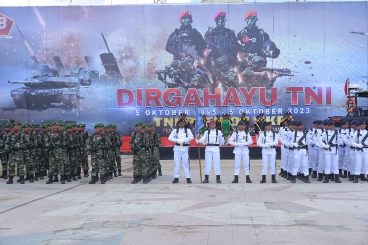 Parade Pasukan Hingga Atraksi Penyelamatan Sandera Ramaikan HUT TNI ke-78 Di Kendari