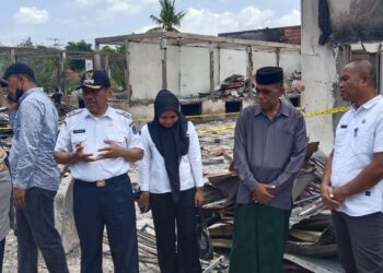Wakil Bupati Muna Tinjau Langsung Kondisi Pasar Sentral Wakuru yang Terbakar