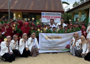 Tim Mahasiswa Program Provesi Apoteker UHO Lakukan Sosialisasi Apoteker Cilik di SDN 94 Kendari