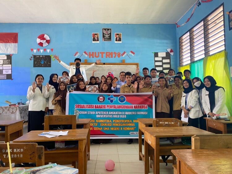 Mahasiswa PSPPA UHO Gandeng BNN Sultra Edukasi Siswa SMAN 8 Kendari Bahaya Penyalahgunaan NAPZA