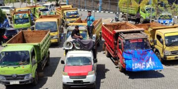 Kerap Dikriminalisasi, Puluhan Sopir Dump Track Dari Konawe Mengadu Ke DPRD Sultra